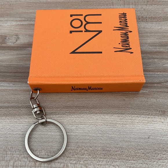 ❤️ Neiman Marcus Notebook Keychain - Picture 8 of 8